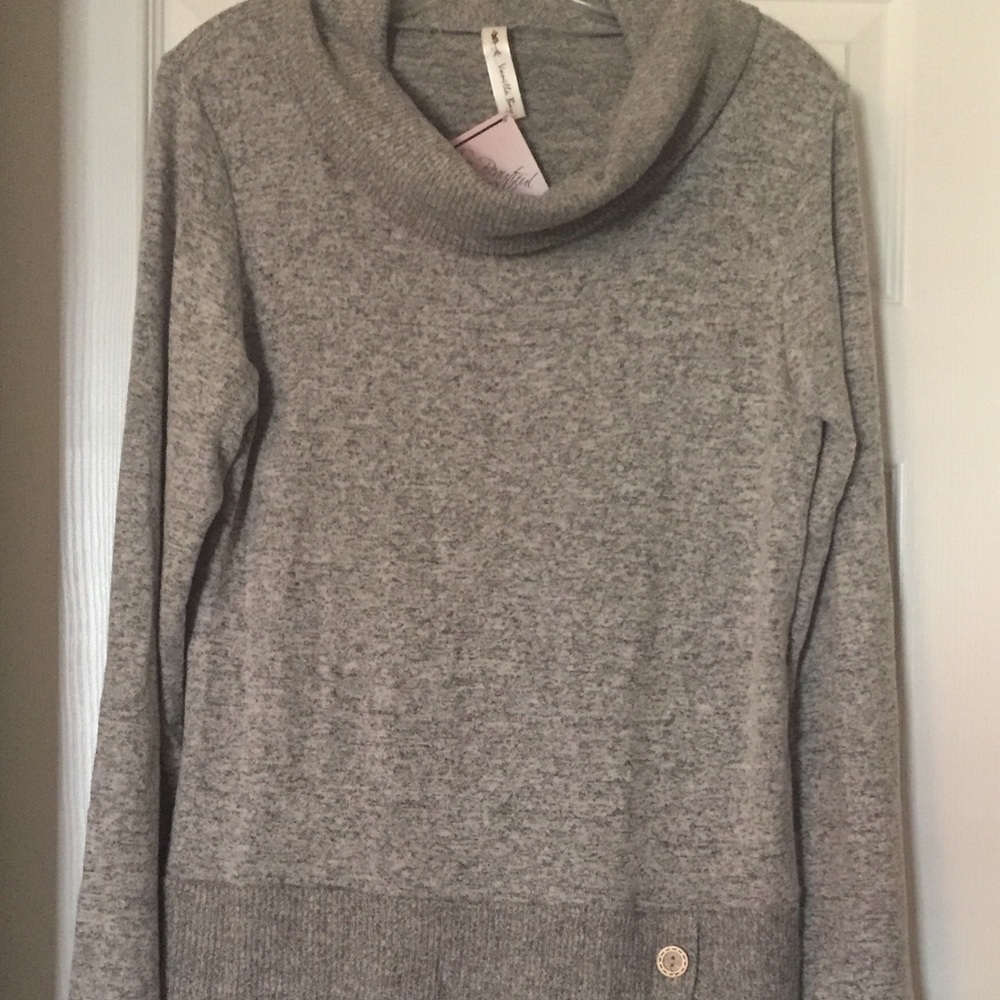 Grey Tunic Sweater with Buttons NWT Vanilla Bay